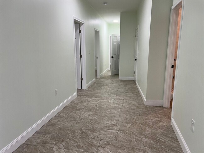 Building Photo - 343 Highland Ave