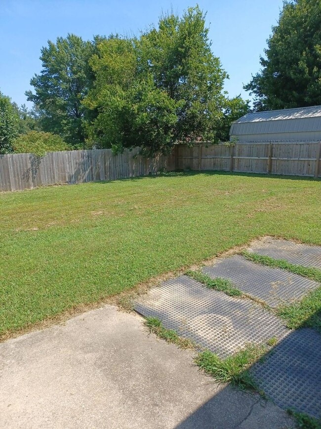 Building Photo - 3 Bedroom 2.5 Bathroom Home!