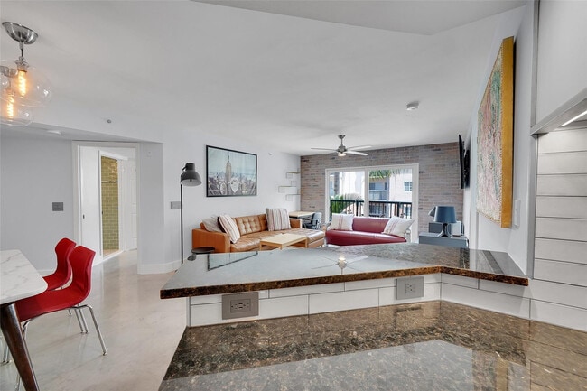 Building Photo - 2021 SE 10th Ave