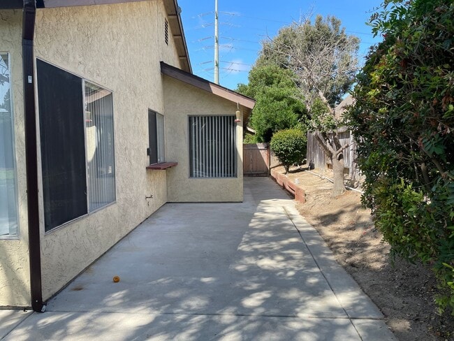Building Photo - Charming La Costa Home