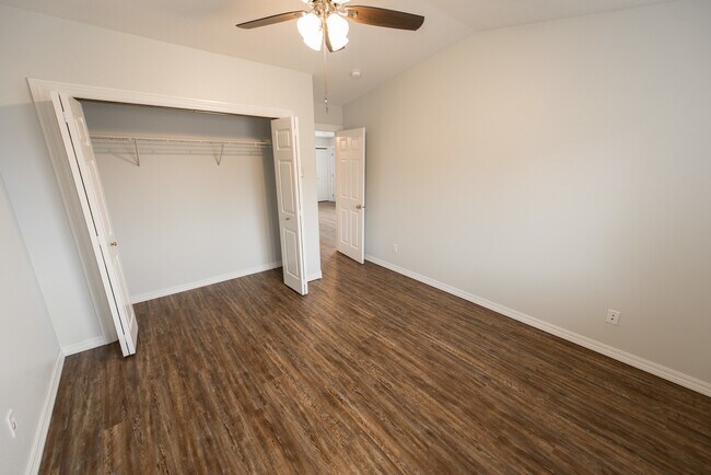 Building Photo - 1311 Sydney Dr