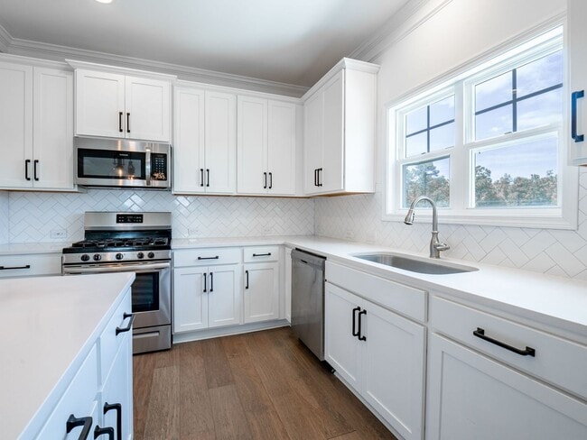 Building Photo - 909 Needlerush Rd