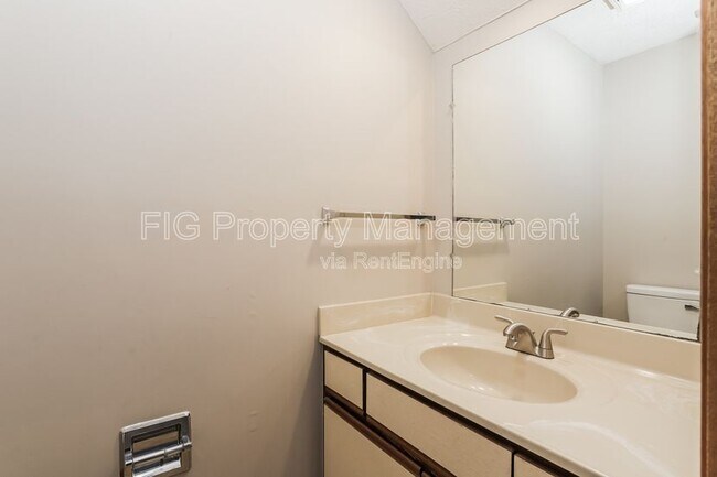 Building Photo - 537 Scott County Rd