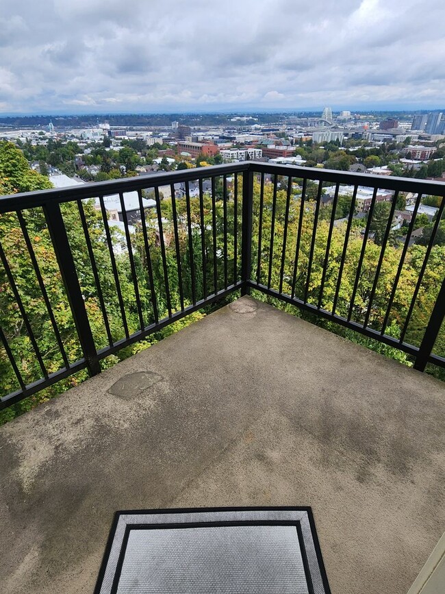 Building Photo - 424 NW Uptown Terrace