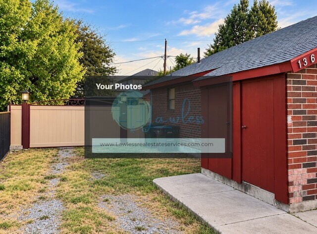 Building Photo - Charming 2-bedroom, 1-bath duplex with large fenced in yard.