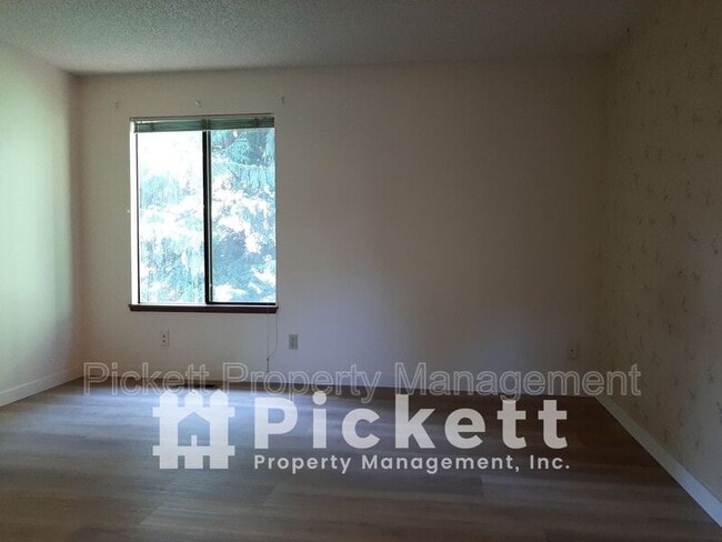 Building Photo - 770 NW Apple Blossom Loop