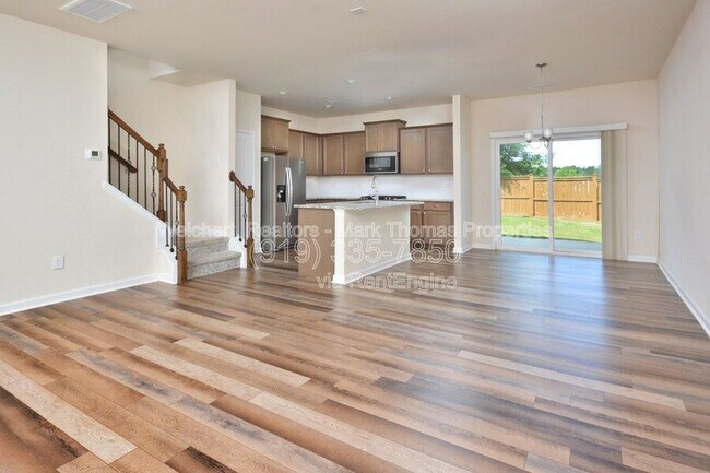 Building Photo - 409 Vassar Dr