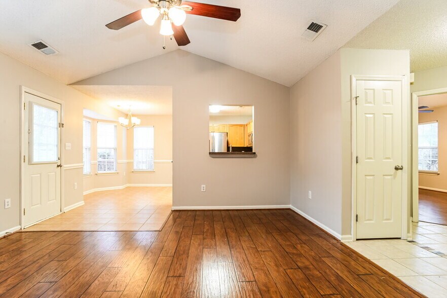 Building Photo - 3238 Longspur Dr