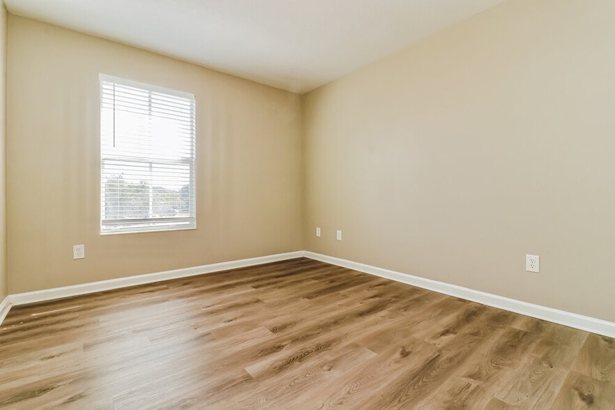 Building Photo - 13945 Crater Cir
