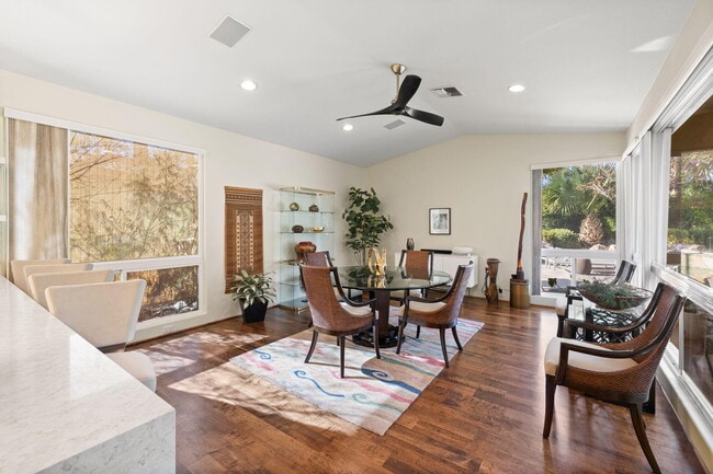 Building Photo - 49105 Casa Del Rio