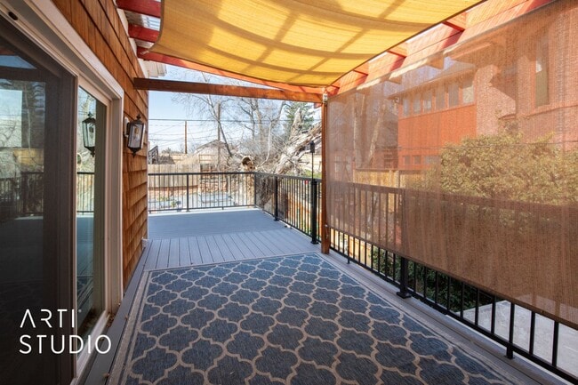 Building Photo - 4 Bed 2 Bath Salt Lake Home For Rent!