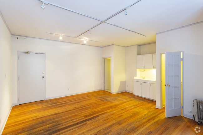 Interior Photo - 6128-6134 Wilshire Blvd., 6111-7 Warner Dr.