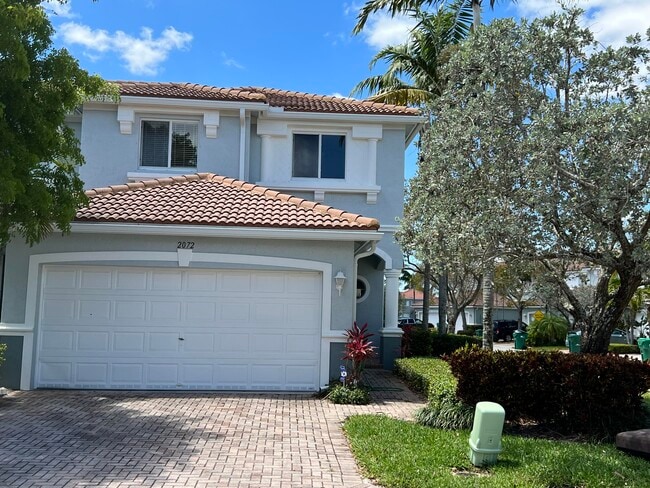 Building Photo - 2072 Oakhurst Way