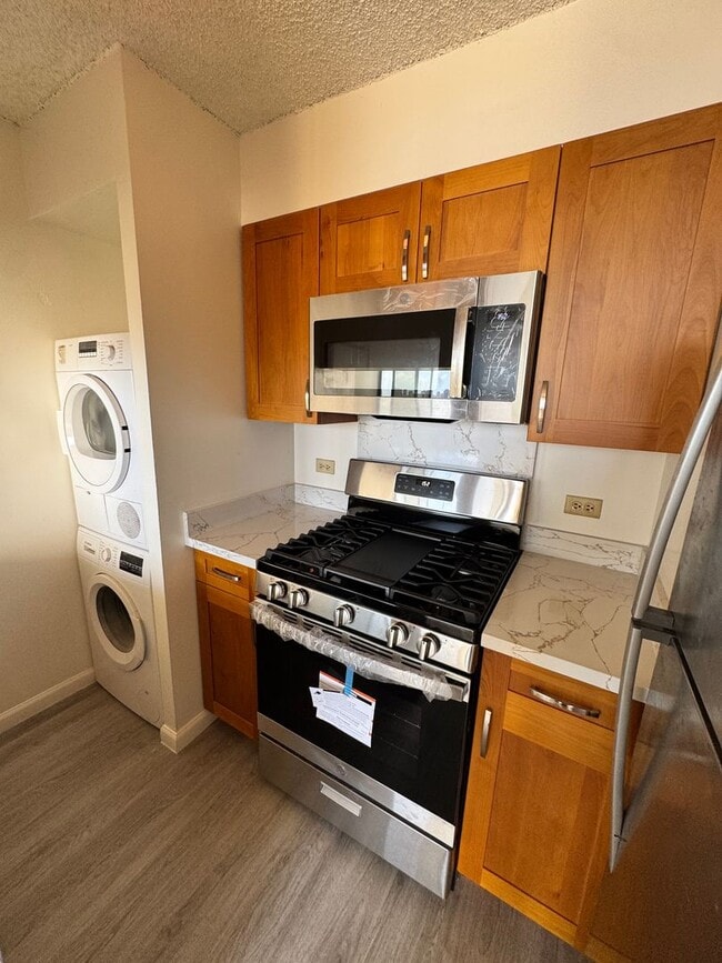 Building Photo - Bright and Breezy 2 bed, 1.5 bath, 1 covered parking top floor condo in Makiki!!