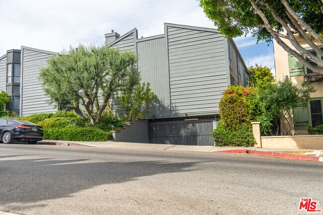 Building Photo - 880 Hilldale Ave