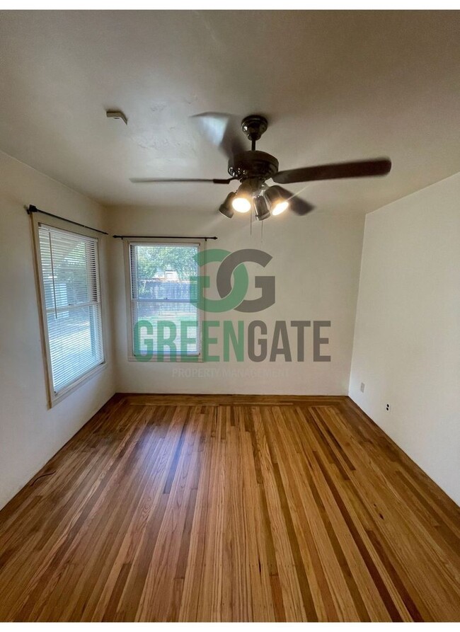 Building Photo - 3 BEDROOM 1 BATH HOME IN MODESTO!!