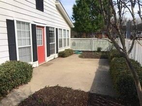 Building Photo - 3040 Country Club Rd