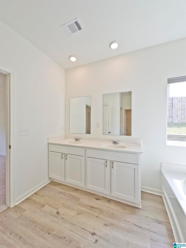 Building Photo - 306 Park Crest Run
