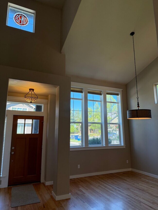 Building Photo - 61112 Snowbrush Dr