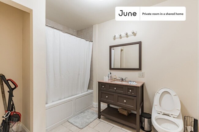 Building Photo - Room in Shared 3 bed/1 bath home