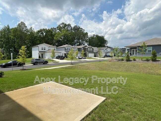 Building Photo - 1501 Rhodes Pond St
