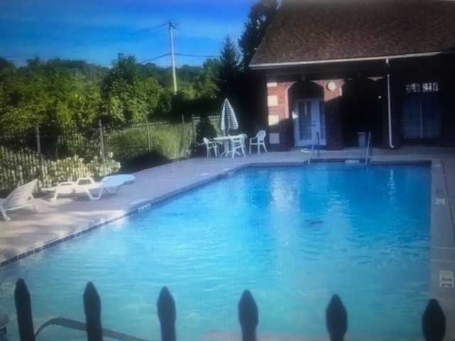 Building Photo - 33 Kassebaum Ln