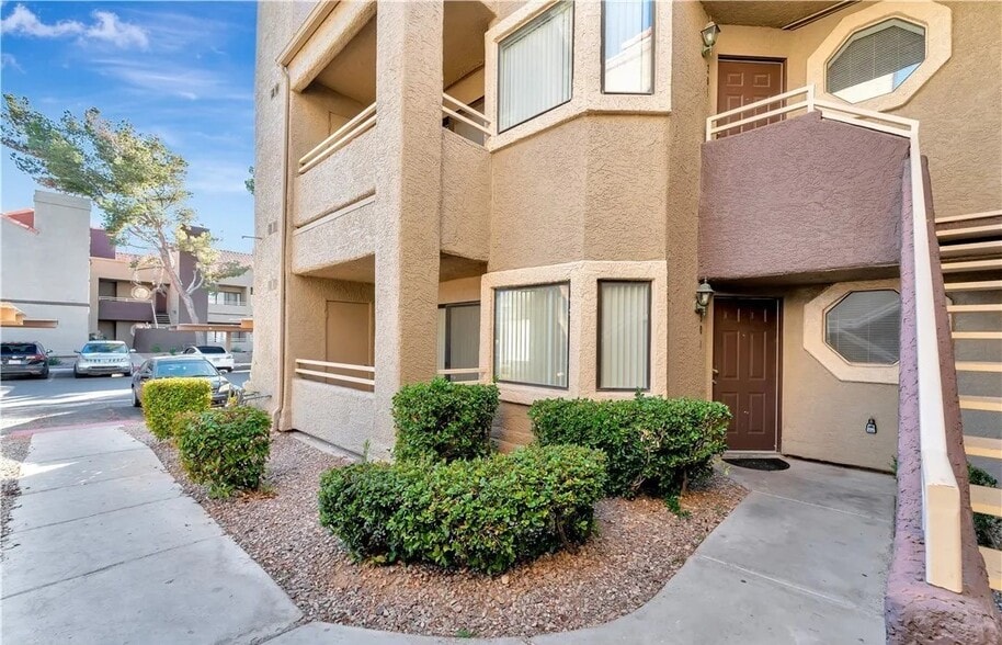 Building Photo - 5076 S Rainbow Blvd