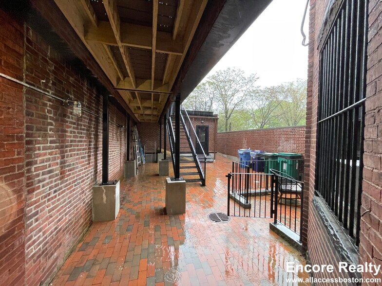 Building Photo - 468 Beacon St