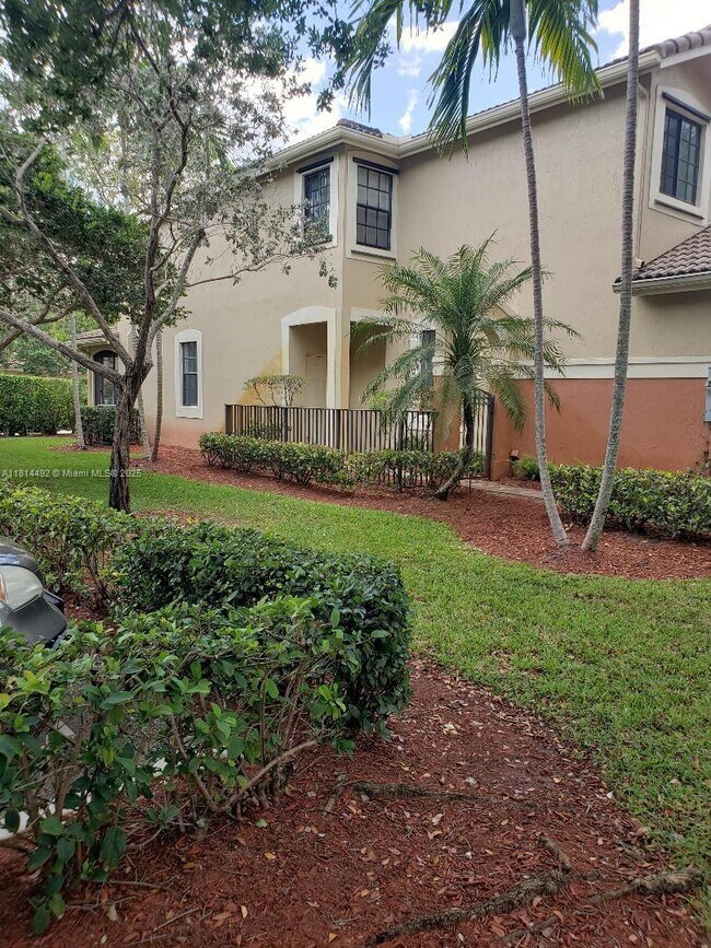 Building Photo - 3808 Tree Top Dr