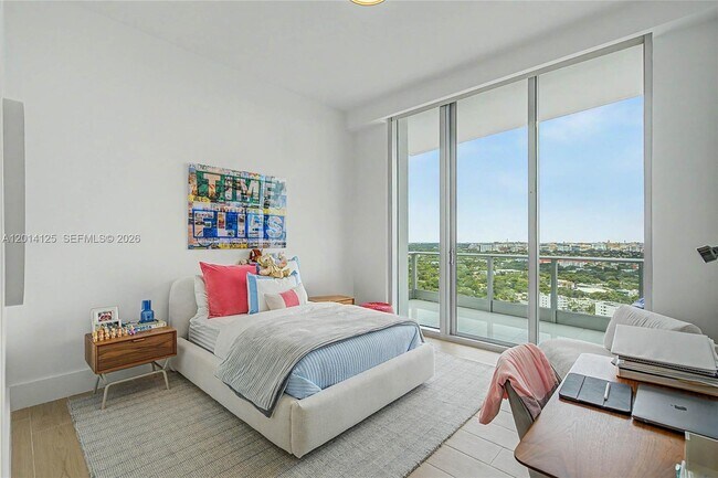 Building Photo - 2627 S Bayshore Dr
