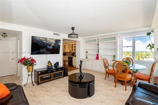 Building Photo - 7545 E Treasure Dr