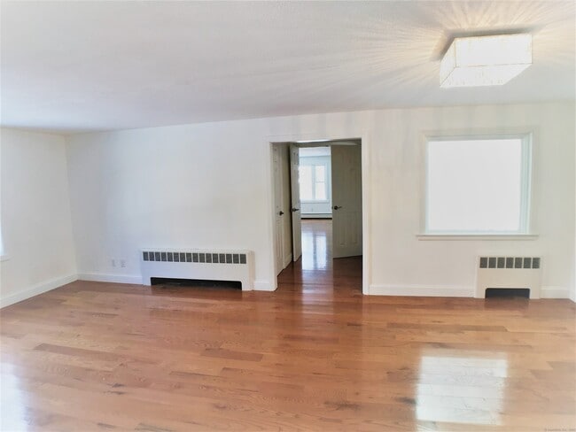 Building Photo - 10 Brookmoor Rd