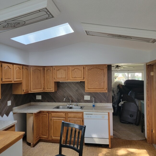 Building Photo - 205 Grape St