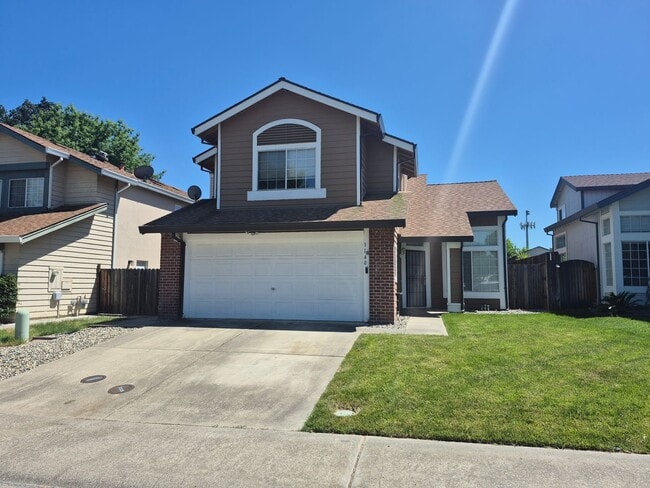 Building Photo - Adorable 3 bedroom 2.5 bath home