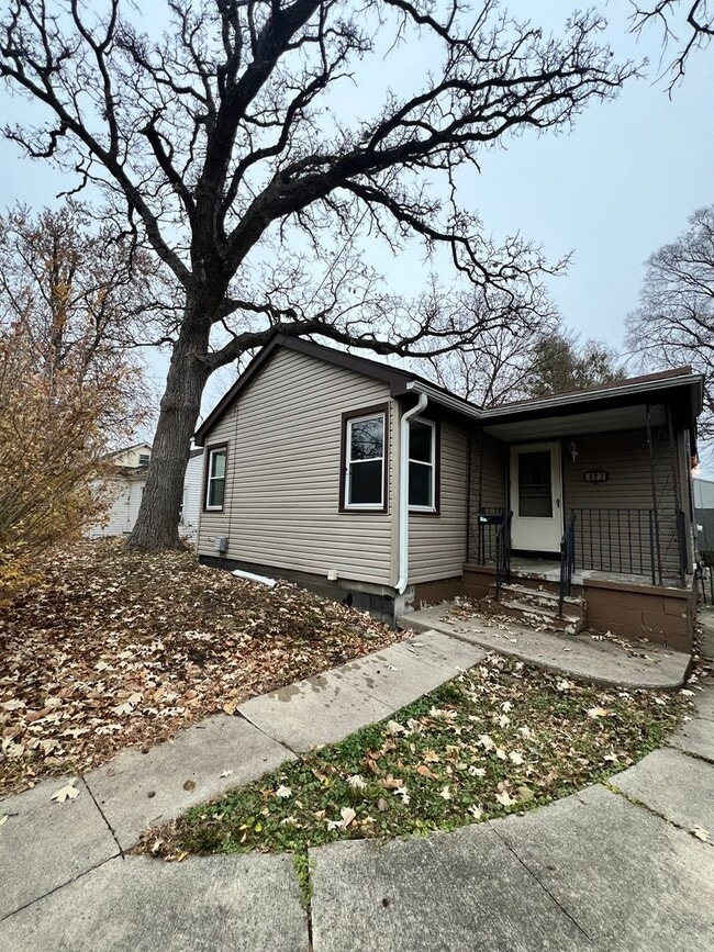 Building Photo - 3 Bedroom House!!!!