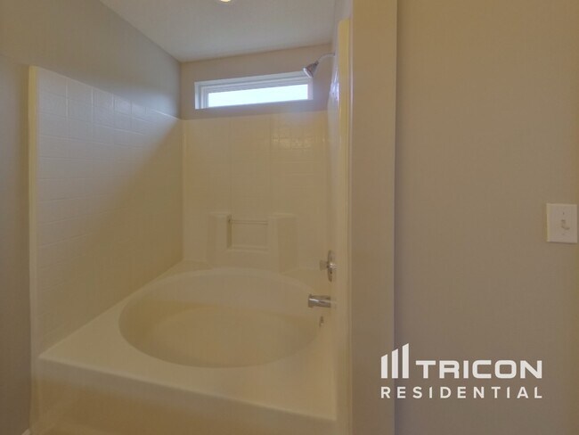 Building Photo - 12724 Deaton Hill Dr