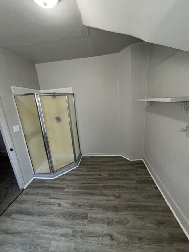 Building Photo - 1411 W Maryland St