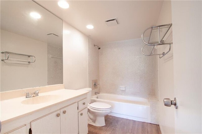 Building Photo - 3123 Oakland Shores Dr