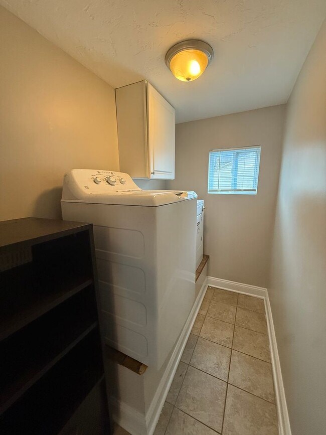 Building Photo - EXTREMELY SPACIOUS AND REMARKABLY REMODELED NORTHSIDE HOME- AVAIL MAY 1ST!