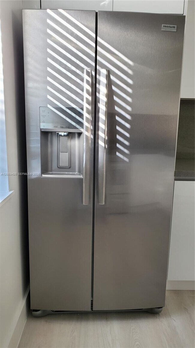 Building Photo - 215 Zamora Ave