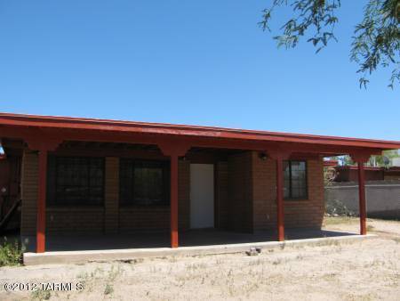 Building Photo - 7441 N Rae Ave