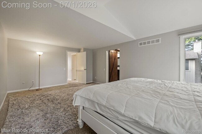 Building Photo - 1125 Meadowglen Ct