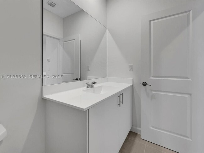 Building Photo - 2574 SE 29th St