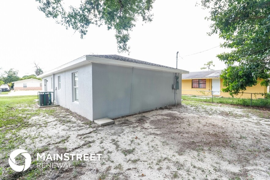 Building Photo - 5545 Fifth Ave