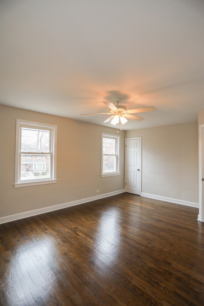 Building Photo - 3126 W Chase Ave