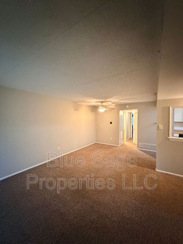 Building Photo - 768 Putnam Blvd