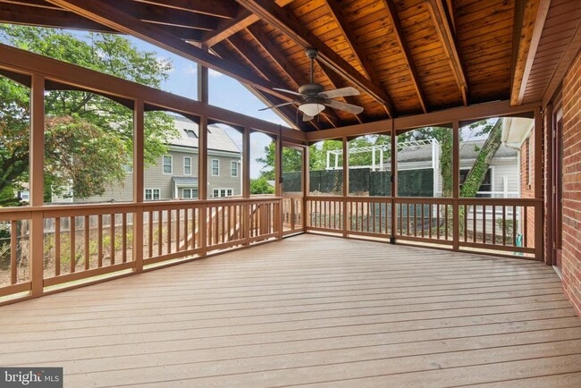 Building Photo - 9923 Mayfield Dr