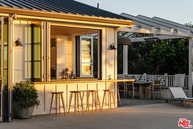 Building Photo - 5770 Busch Dr