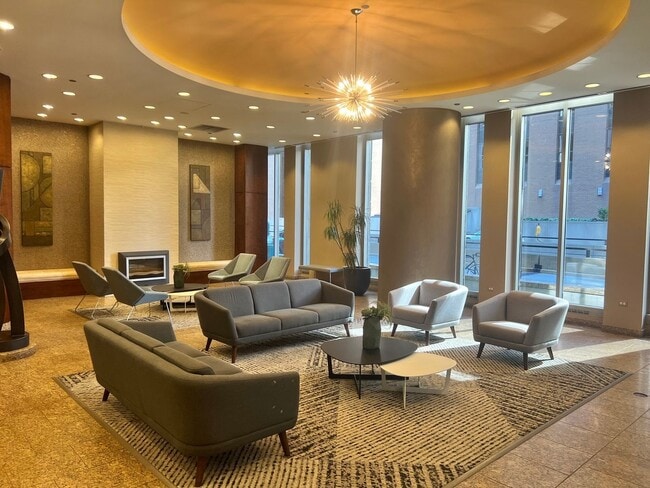 Building Photo - 222 N Columbus Dr