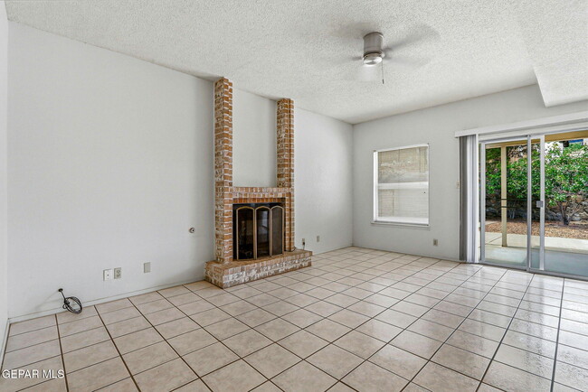 Building Photo - 7765 Dianjou Dr